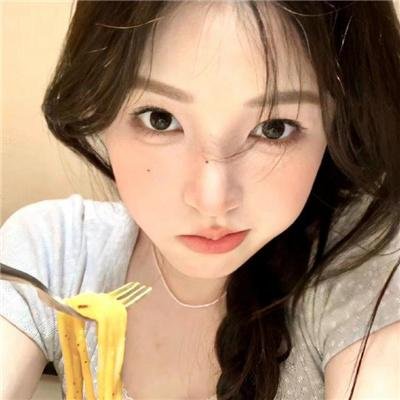 现在的那个人海报